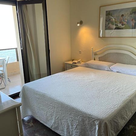 פואנגירולה Apartamento Primera Linea Playa. מראה חיצוני תמונה