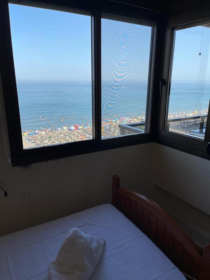 פואנגירולה Apartamento Primera Linea Playa. מראה חיצוני תמונה